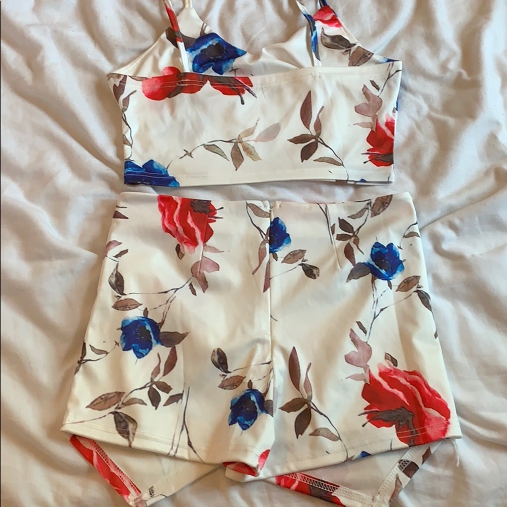 Matching two piece set - Picture 2 of 4